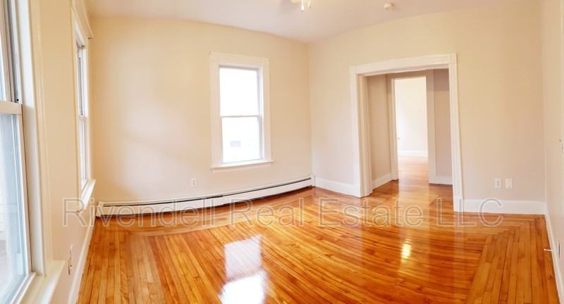 336 Valley St - Photo 4 of 9