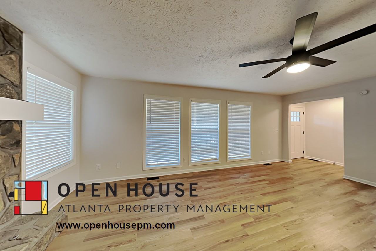 778 Summer Dr Nw - Photo 2 of 14