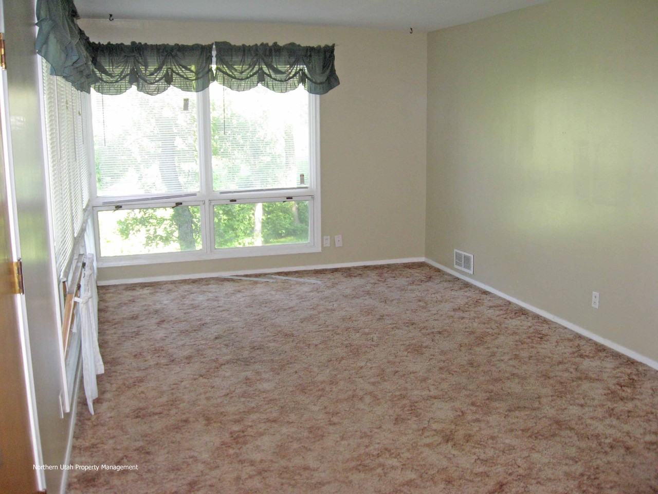 11 Gibbs Circle - Photo 2 of 13