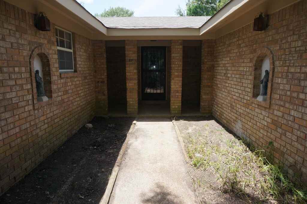 2393 Ridgeway Rd - Photo 2 of 21