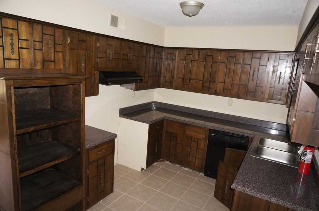 2393 Ridgeway Rd - Photo 3 of 21