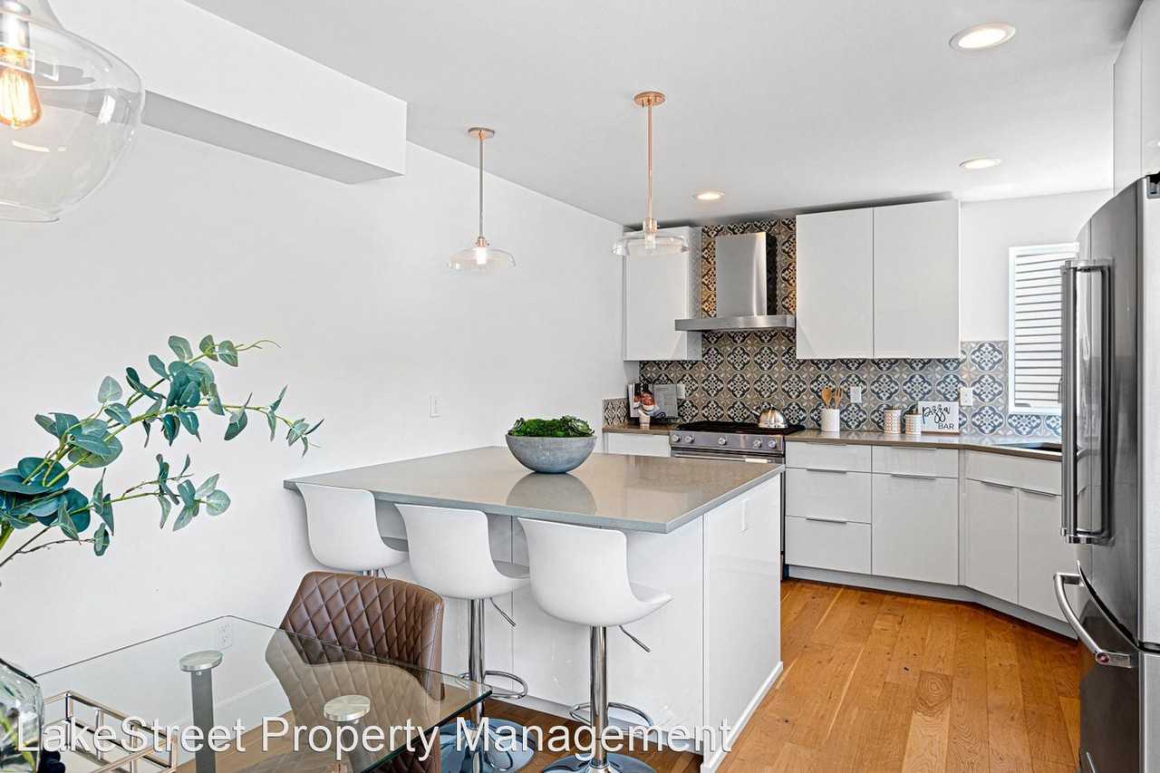 4270 NE 50th Street - Photo 2 of 30