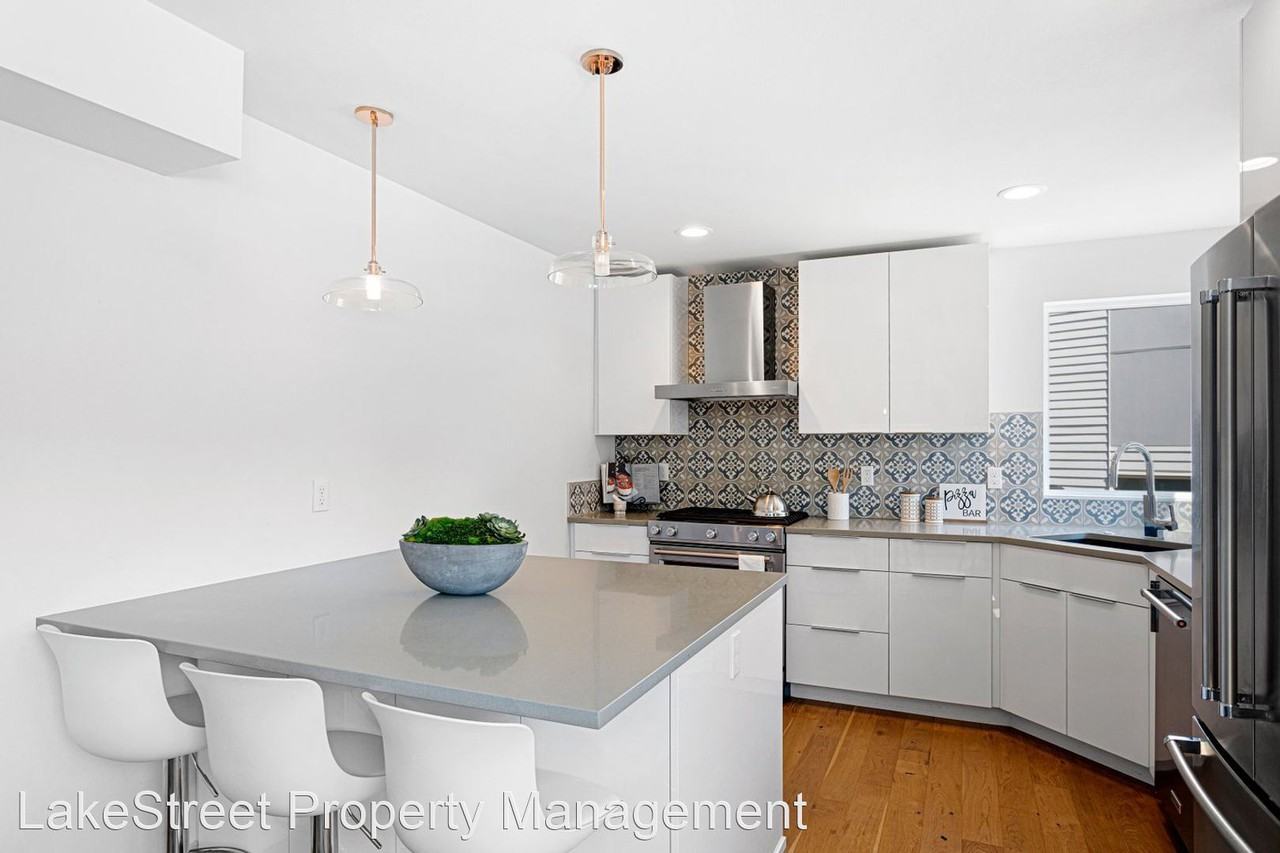 4270 NE 50th Street - Photo 3 of 30