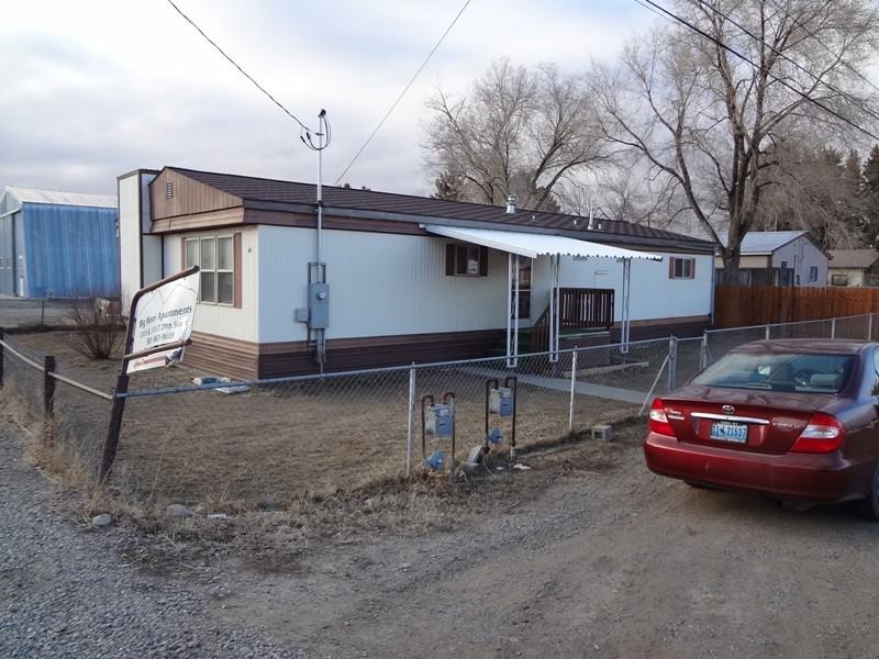 1319 1/2 29th St - Photo 3 of 7