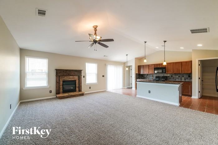 611 E Hampton Pl - Photo 3 of 15