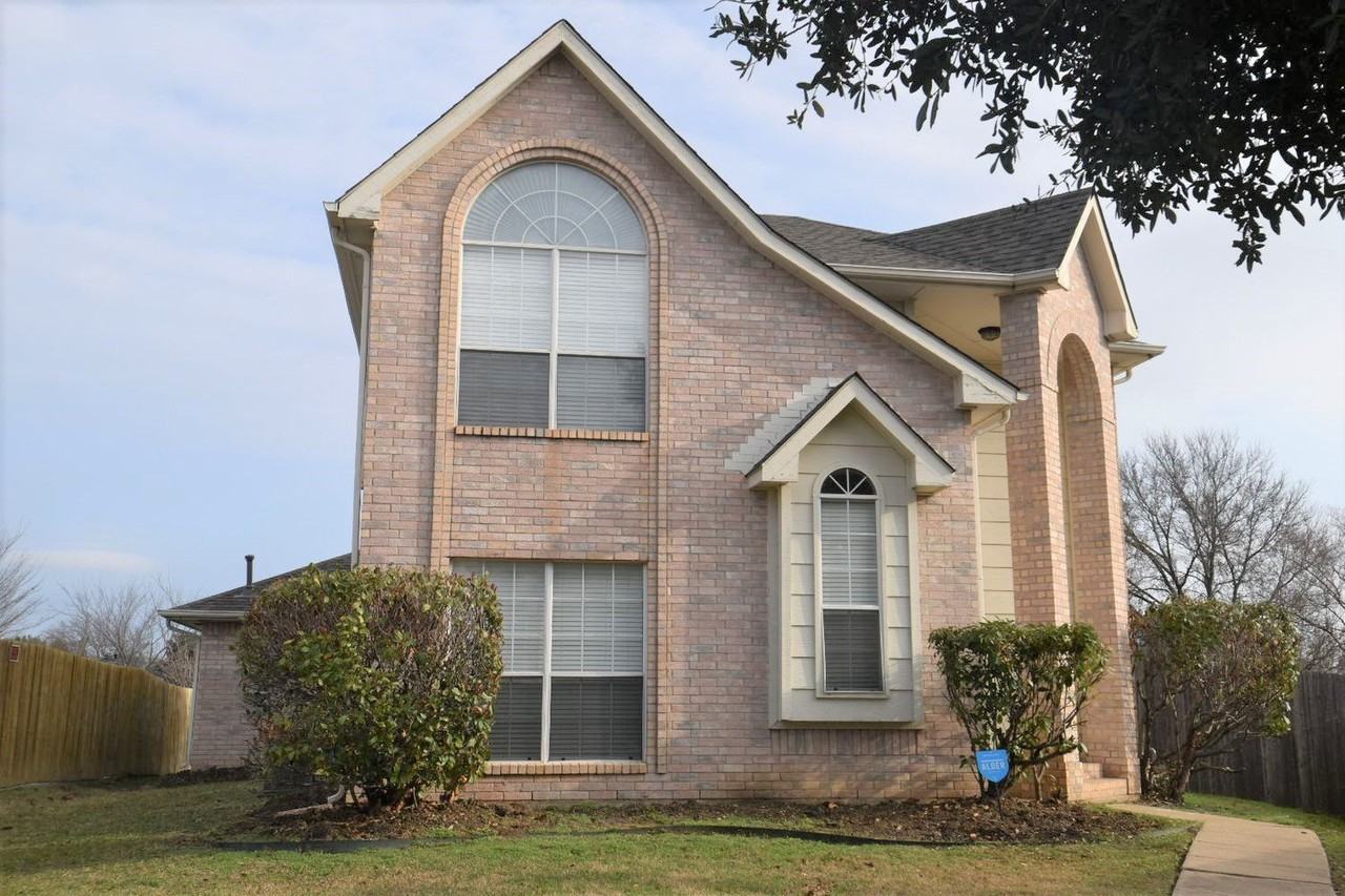 1004 Lake Bluff Ct - Photo 2 of 16