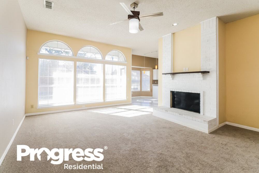 2220 Edinburgh St - Photo 3 of 16