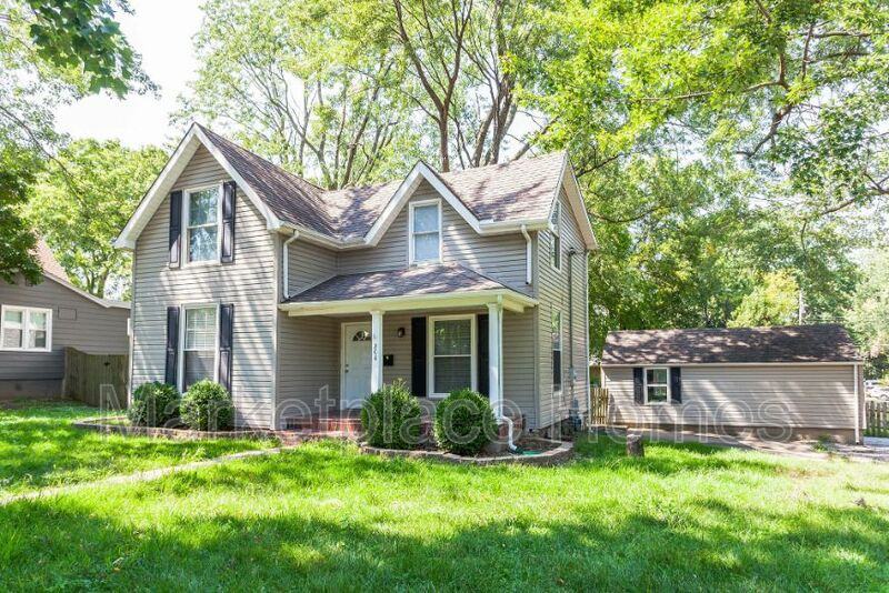 208 E 1st St - Photo 2 of 19