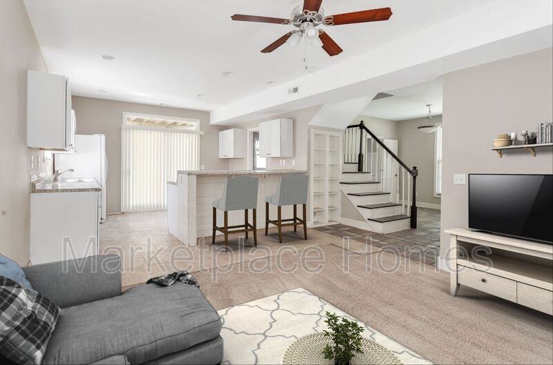 208 E 1st St - Photo 3 of 19