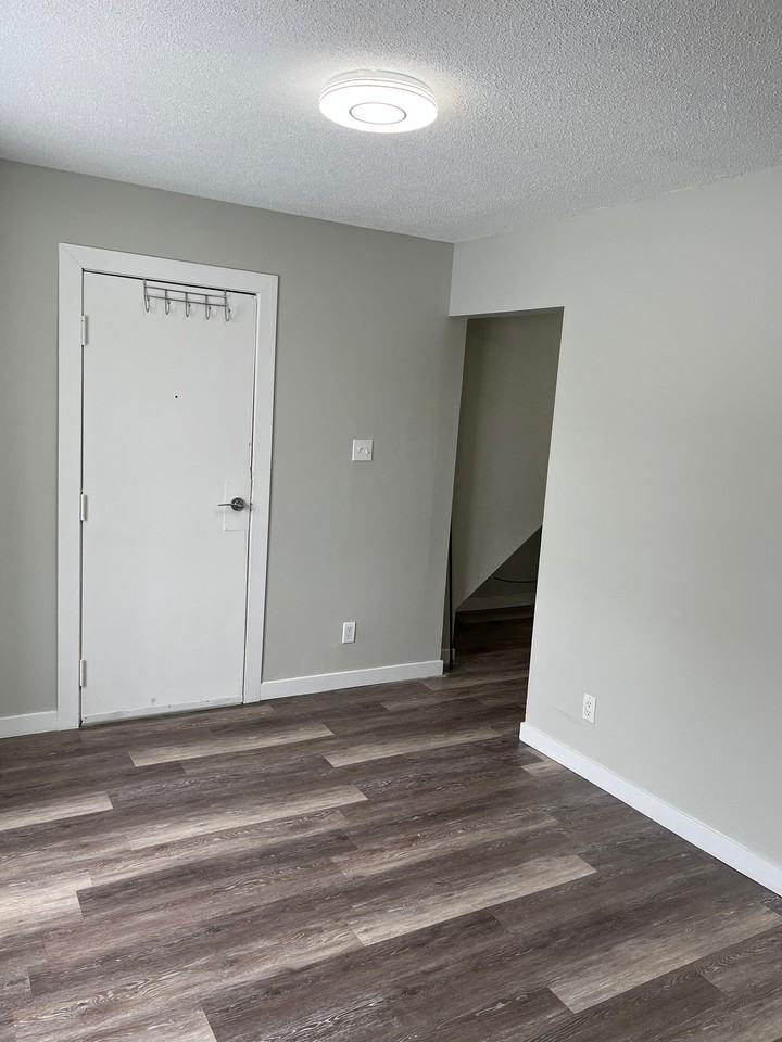 211 Clarence Street - Photo 2 of 14