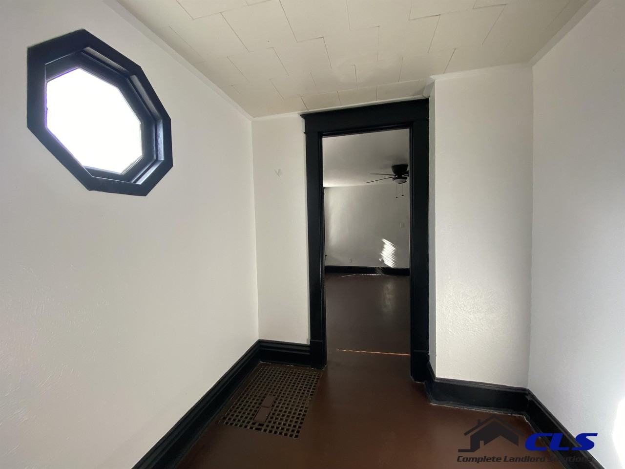 2400 N 10th St #3 - Photo 3 of 12