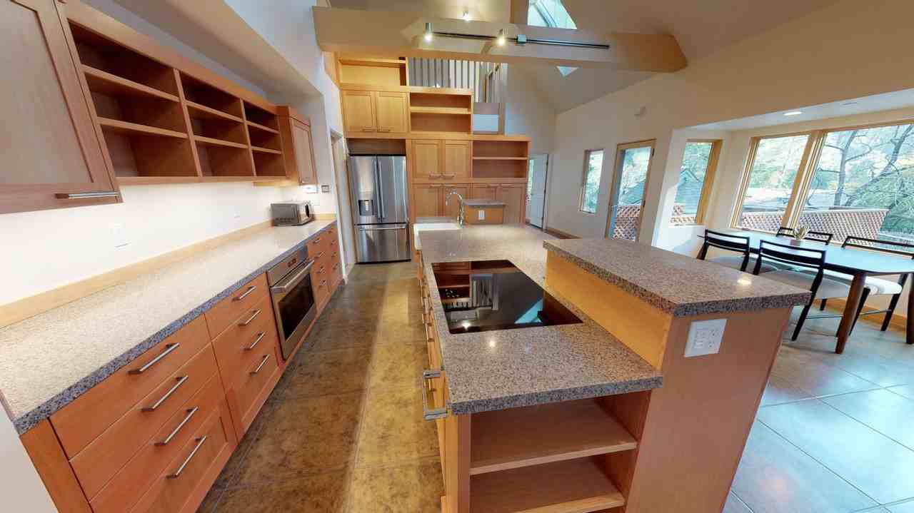 Luxurious Oakland Hills home with large yard - Photo 7 of 24