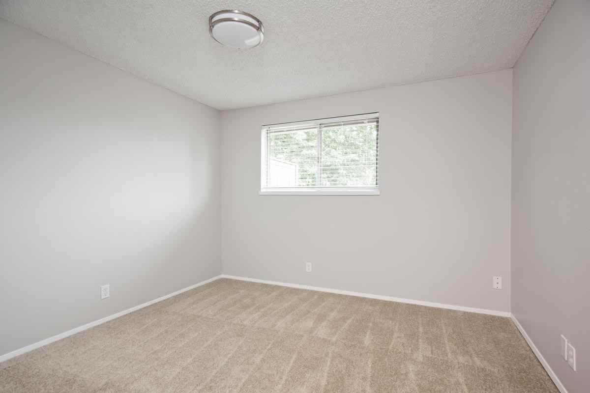 13601 Southeast 19th Street - Photo 5 of 8