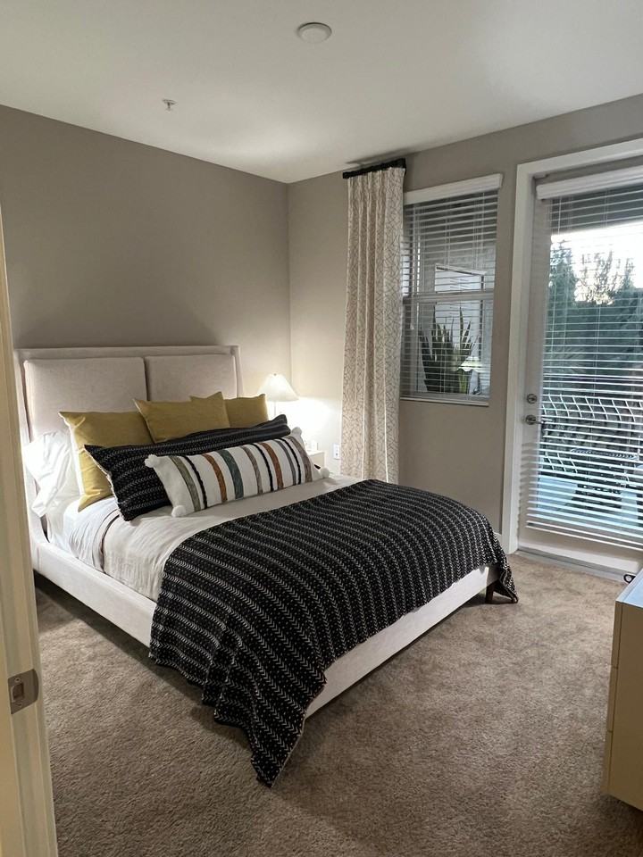 20600 Ventura Blvd - Photo 2 of 24