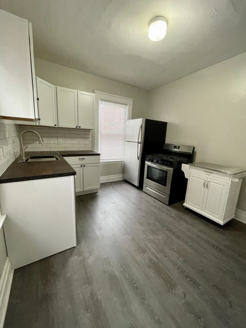 370 Howell Ave #2 - Photo 3 of 15