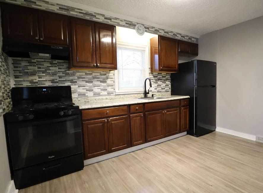 241 Chesterfield Dr - Photo 2 of 4