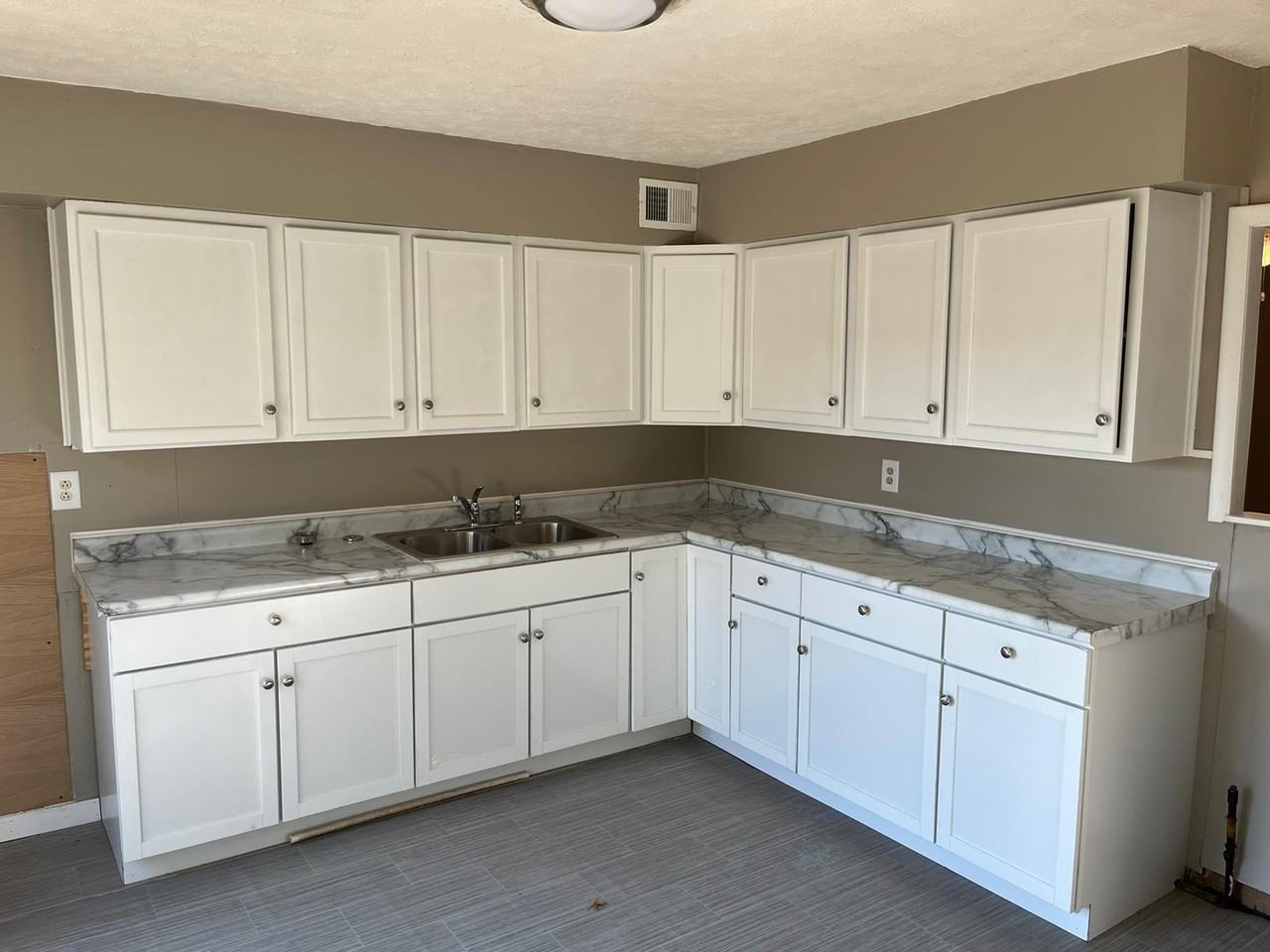 1107 Hiatt St #1 - Photo 3 of 11