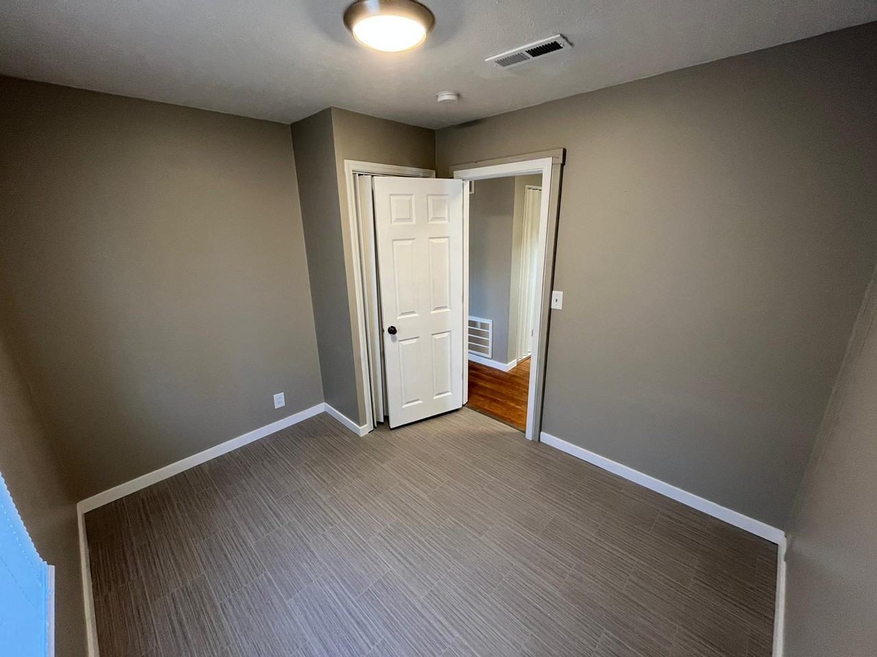 1107 Hiatt St #1 - Photo 5 of 11