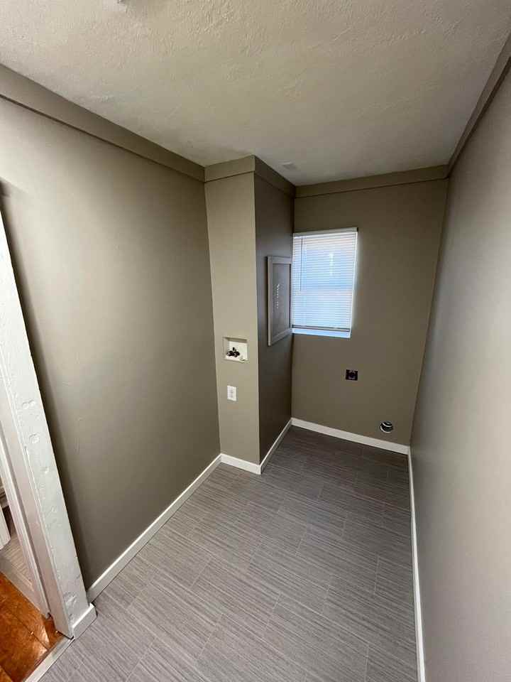 1107 Hiatt St #1 - Photo 6 of 11