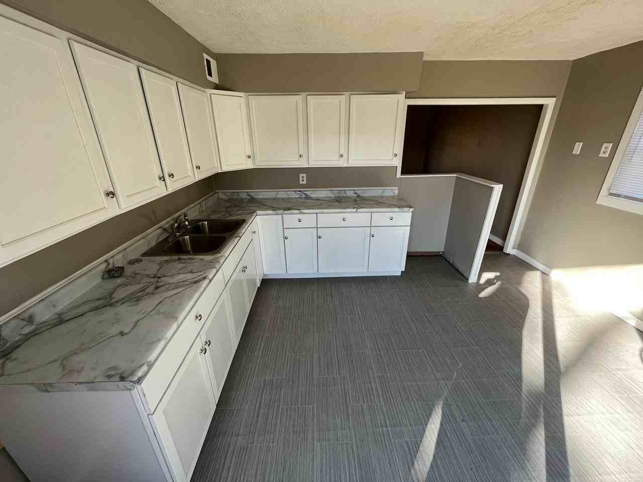 1107 Hiatt St #1 - Photo 7 of 11