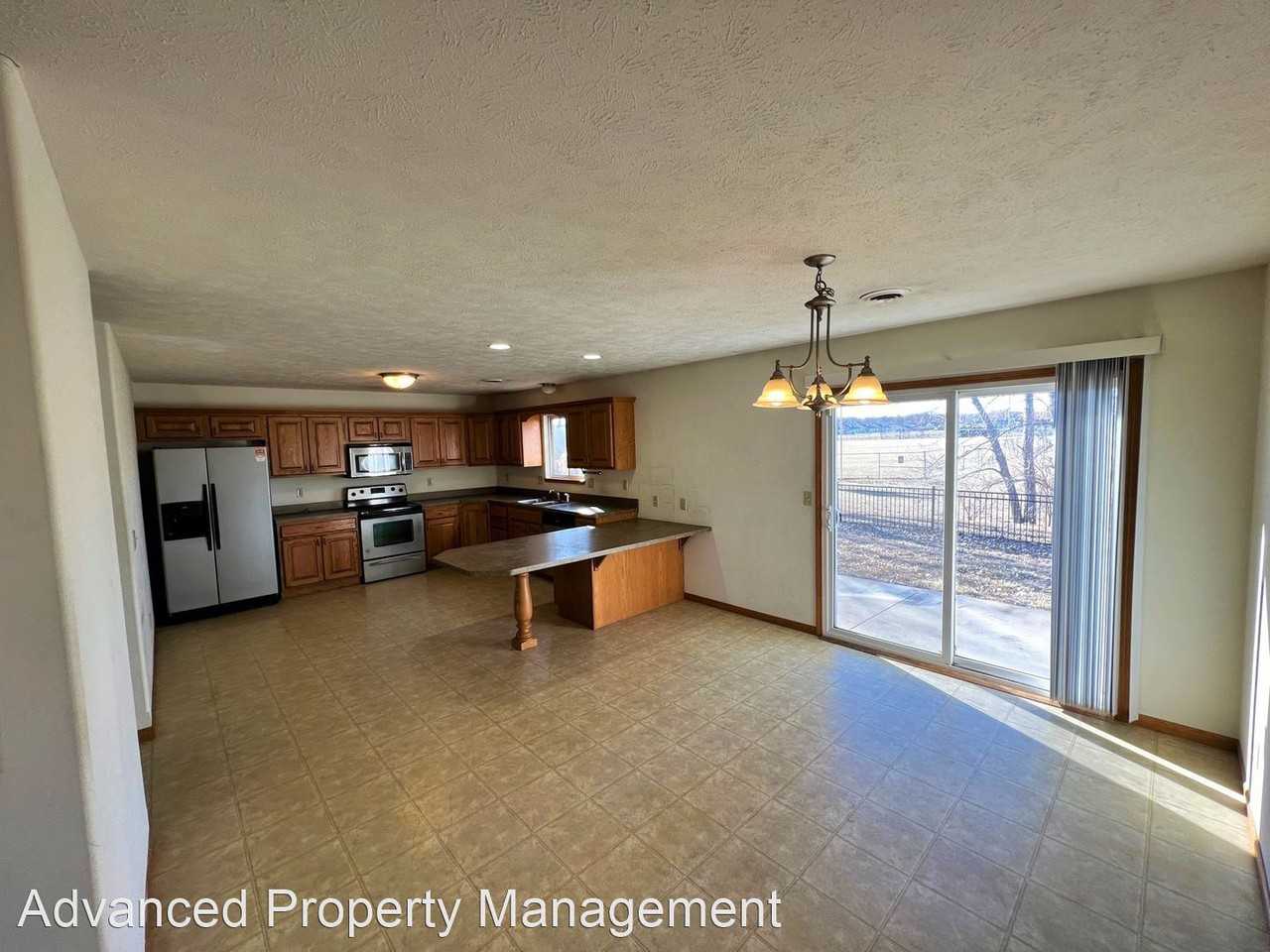 3112 Brookville West Dr - Photo 3 of 9