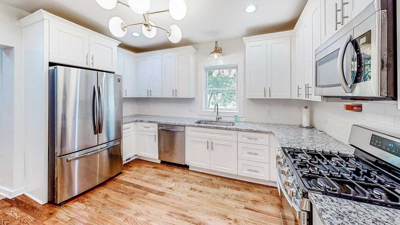 N Gordon Cir - Photo 2 of 11