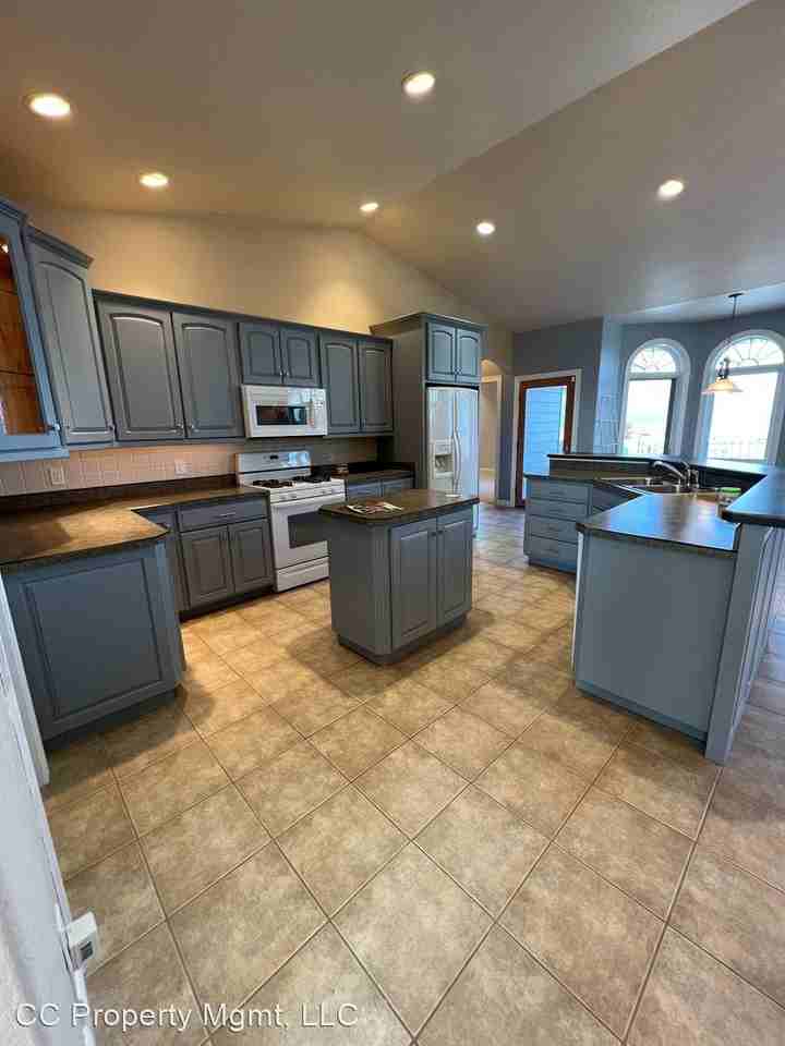 1124 Alta Vista Dr