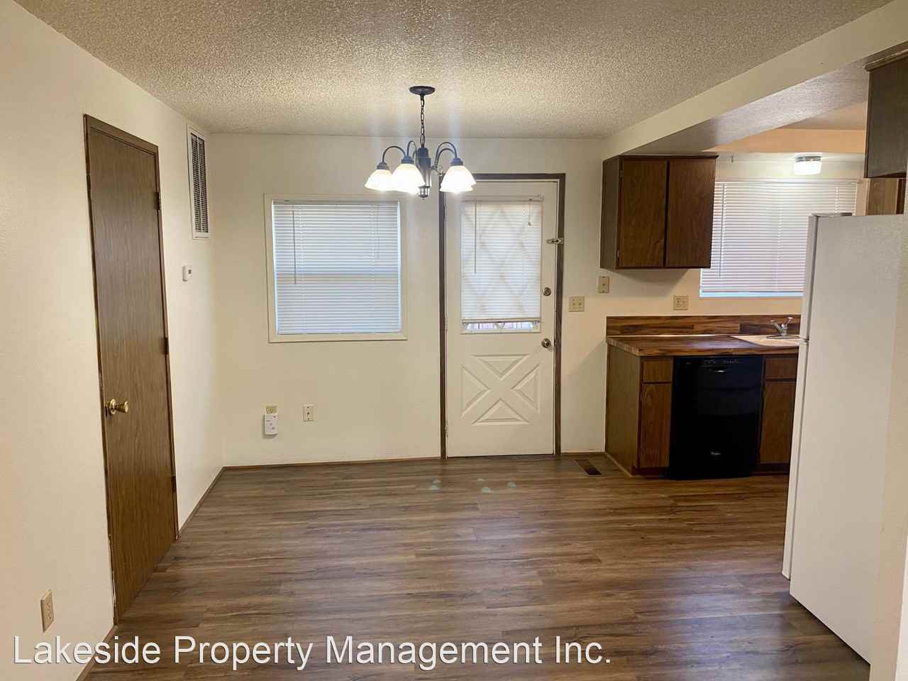 1218 Summers Ln - Photo 3 of 14