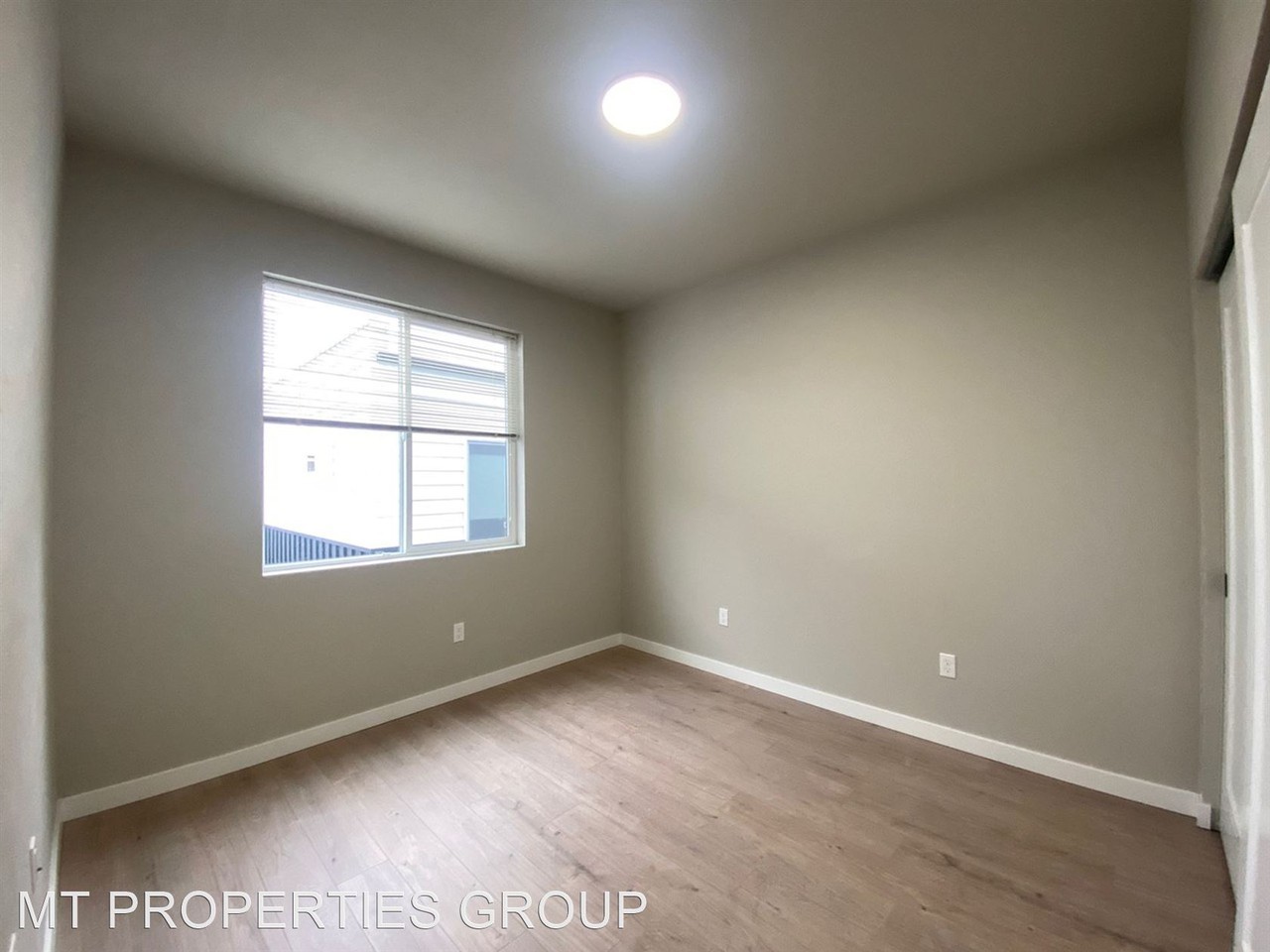 522 W Bickford - Photo 3 of 8