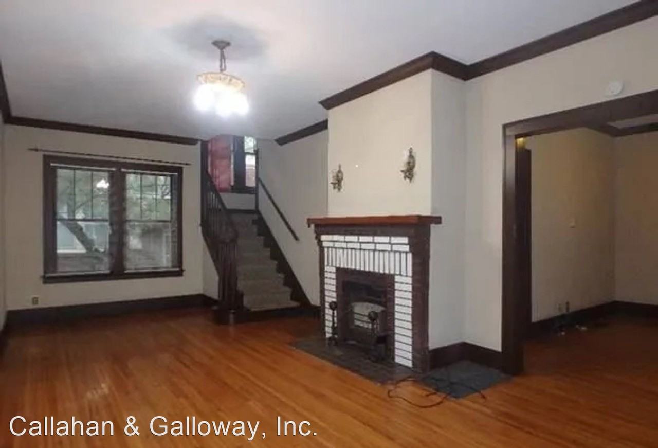 316 N 10th St - Photo 2 of 9