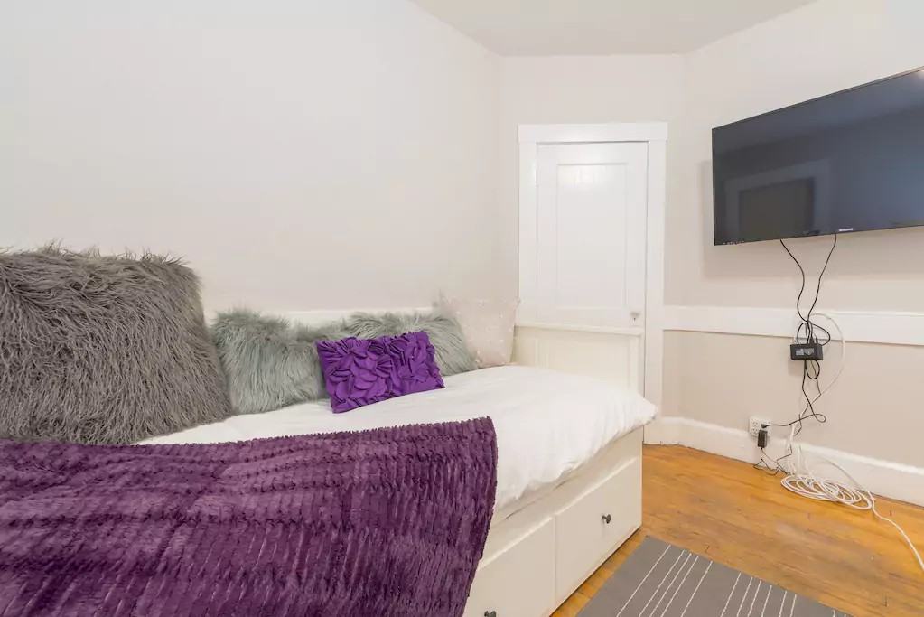 161 Endicott St #2R - Photo 7 of 9