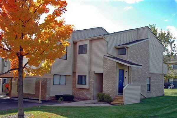 Hillside Forest Apartments 30545 Crest Frst, Farmington Hills, MI