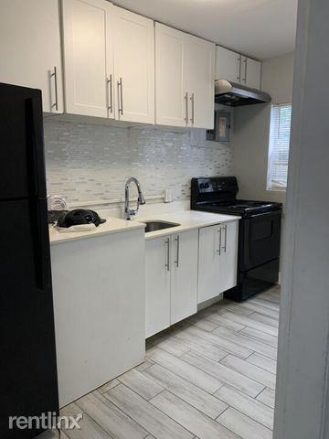 2722 Poinsettia Ave - Photo 2 of 9