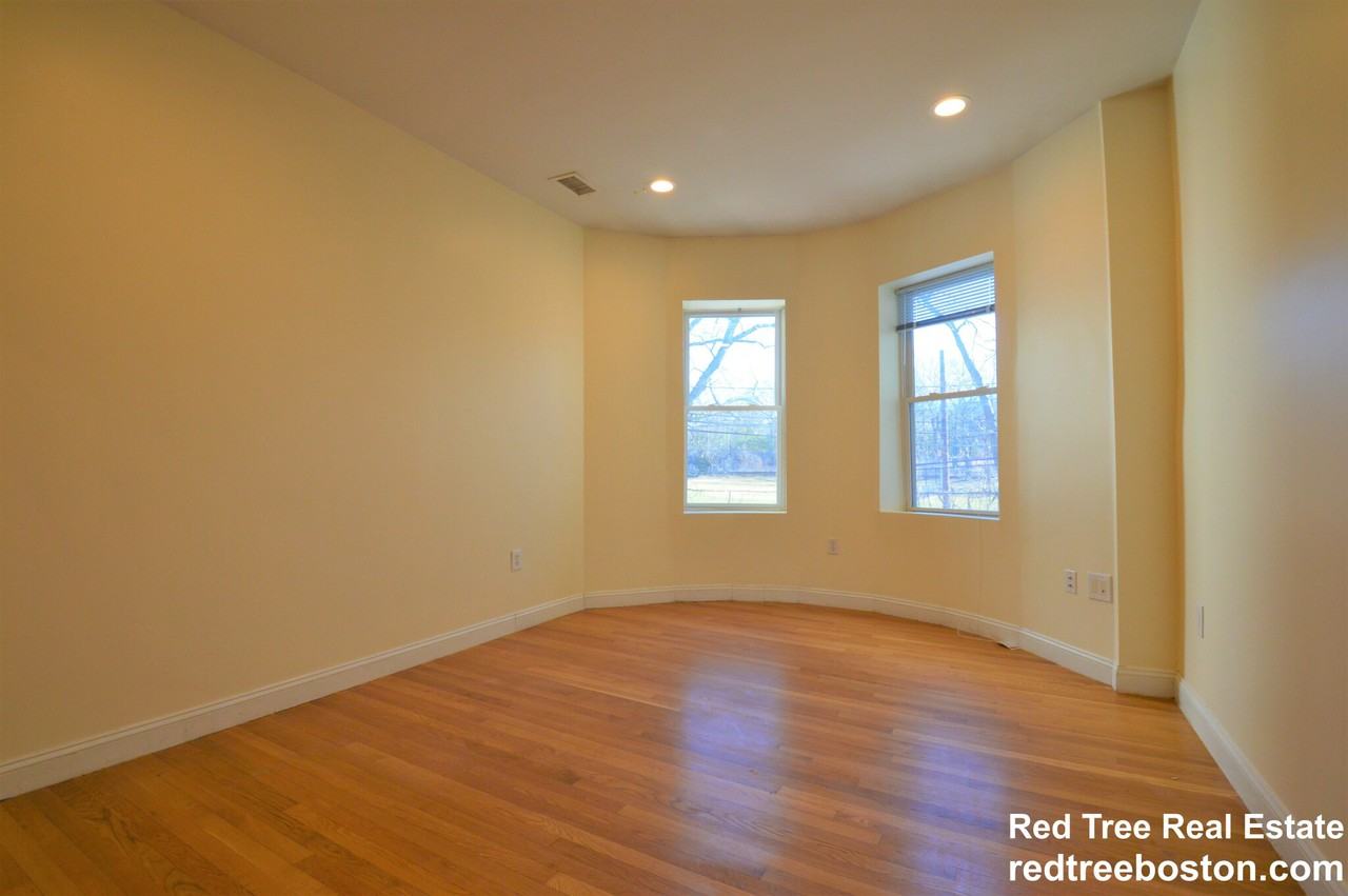 1801 Beacon St #6 - Photo 3 of 16