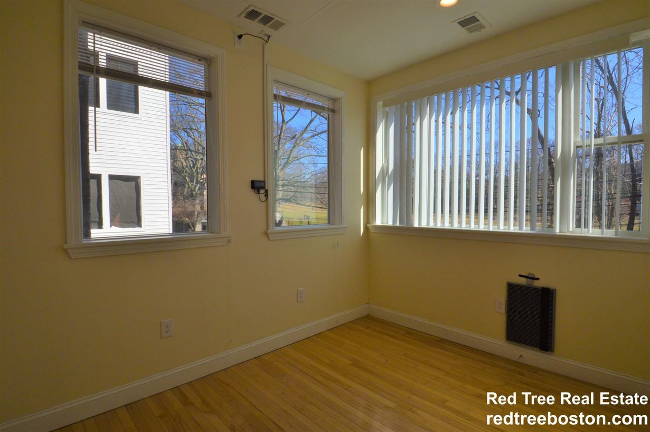 1801 Beacon St #6 - Photo 5 of 16