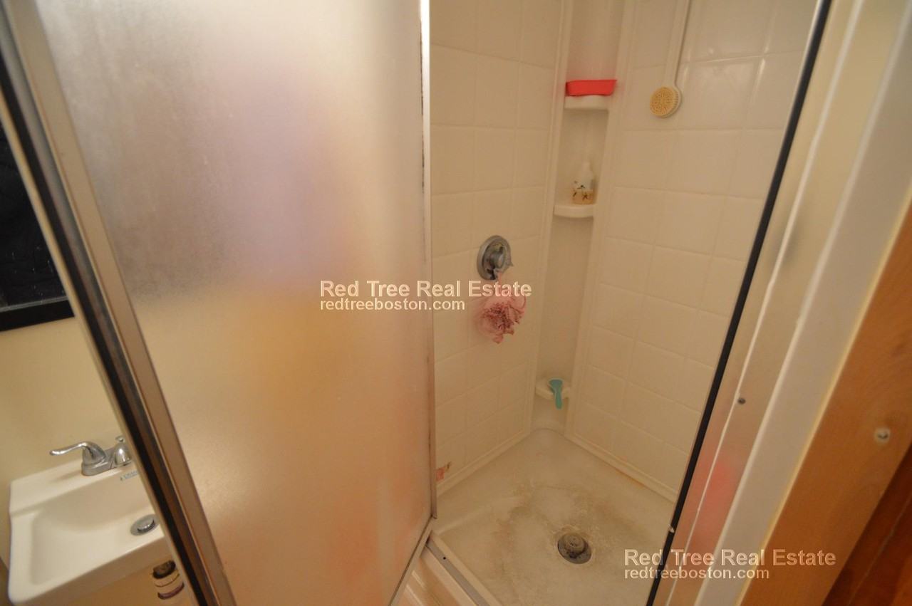 1689 Beacon St #6 - Photo 7 of 7