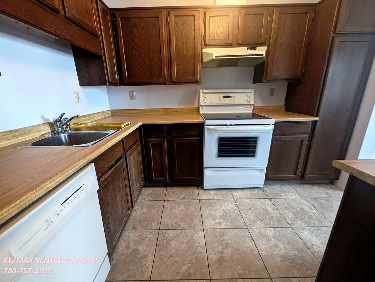 2409 142 Ave Nw - Photo 3 of 20