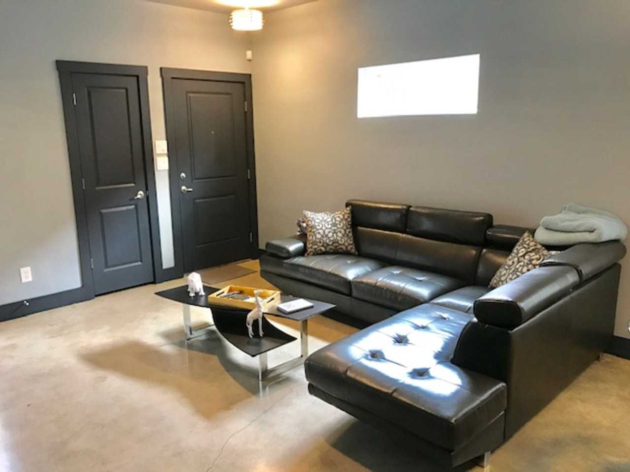 1819 N Hackberry St #101 - Photo 3 of 5