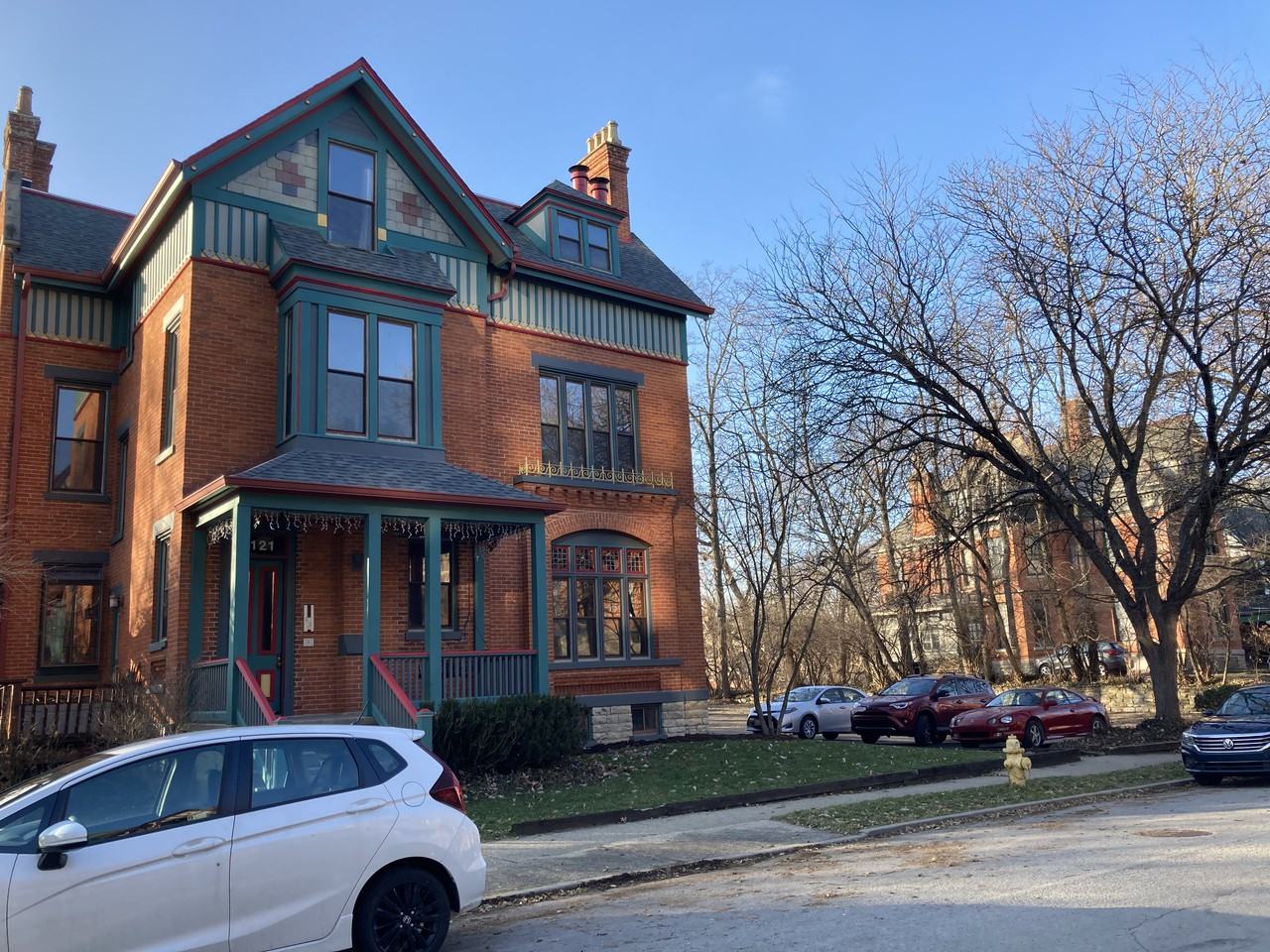 St. James Condominium Association Apartments 2121 Saint James Avenue