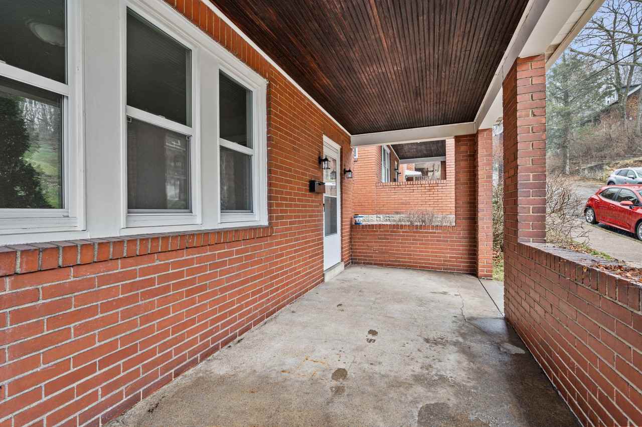 139 Sumner Ave #1 - Photo 4 of 29