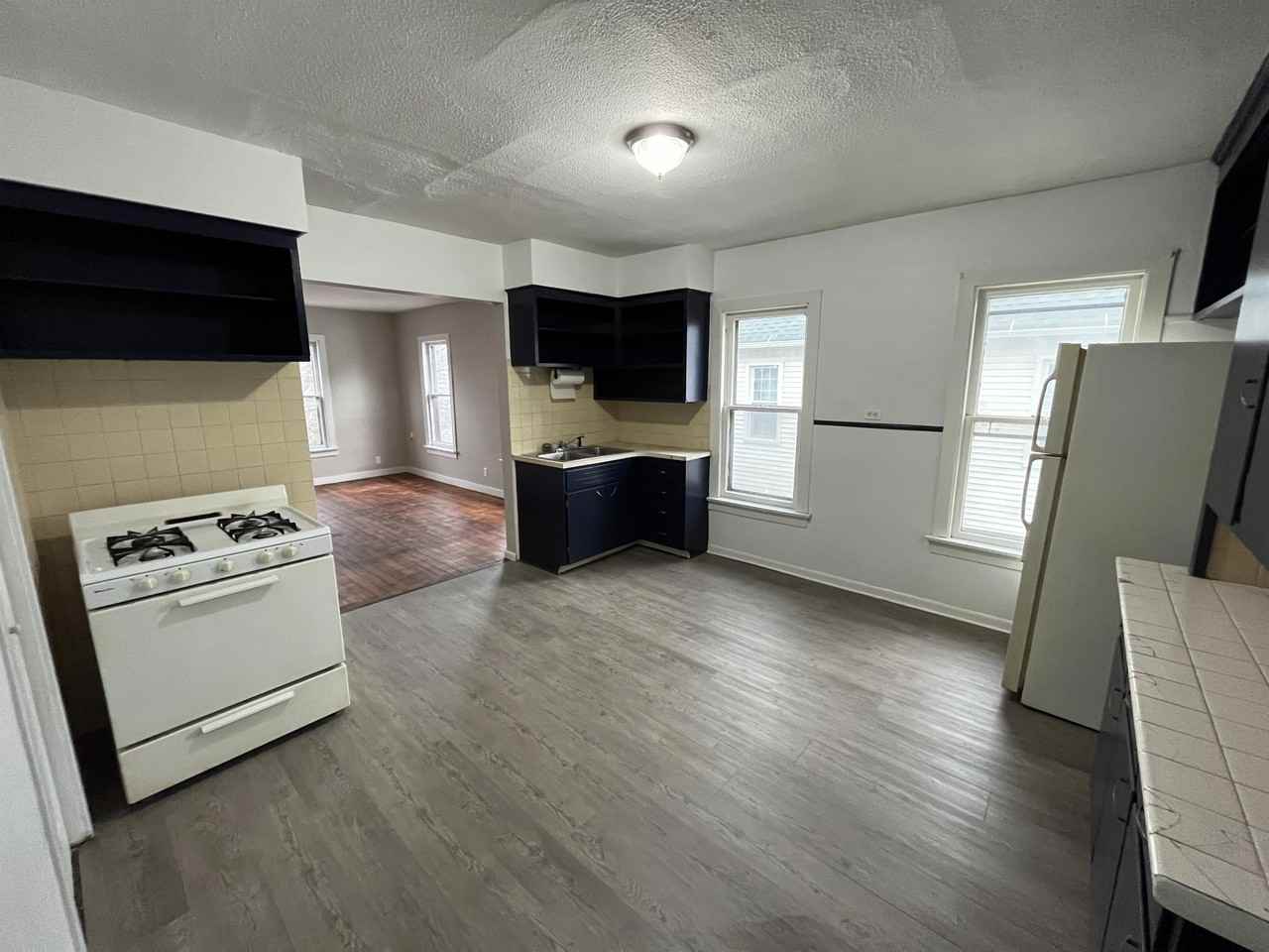 1213 E 8th St 2nd Fl #2 - Photo 2 of 11