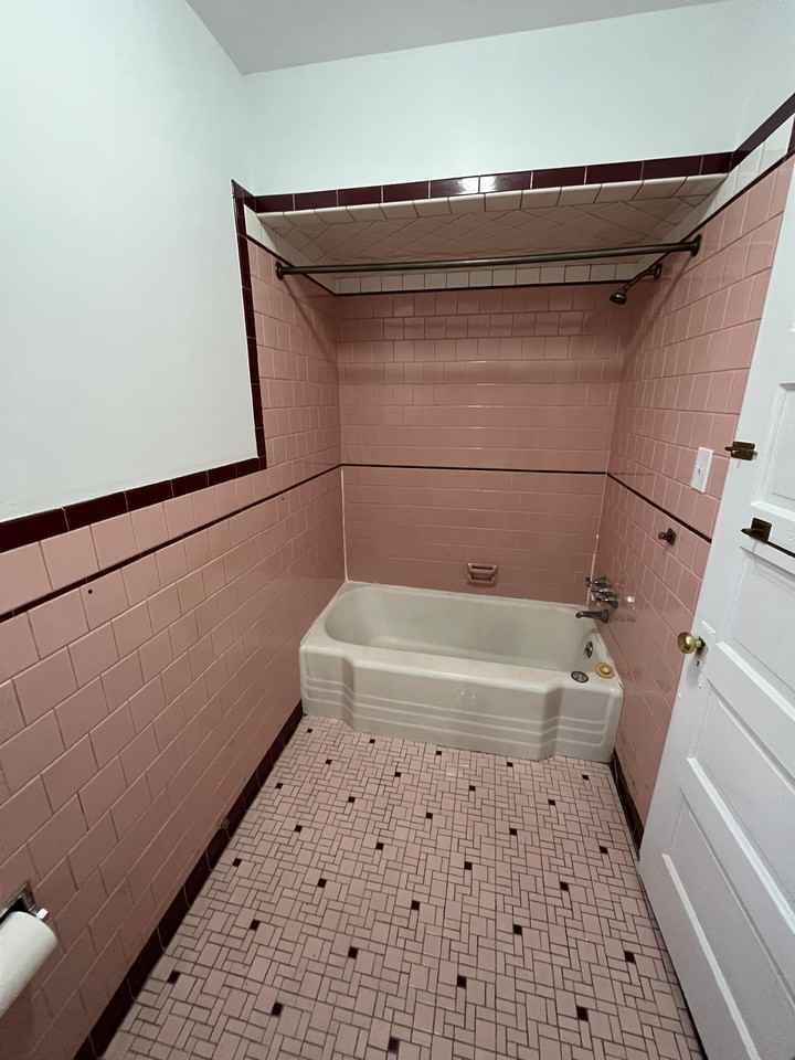 1213 E 8th St 2nd Fl #2 - Photo 3 of 11