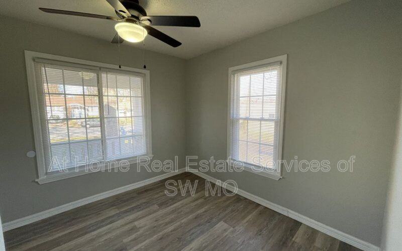 2000 W College St #2000-1 - Photo 2 of 4