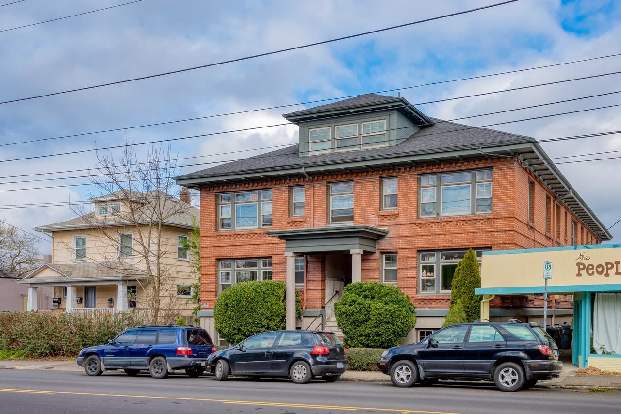 Burlingame Apartments - Photo 2 of 12