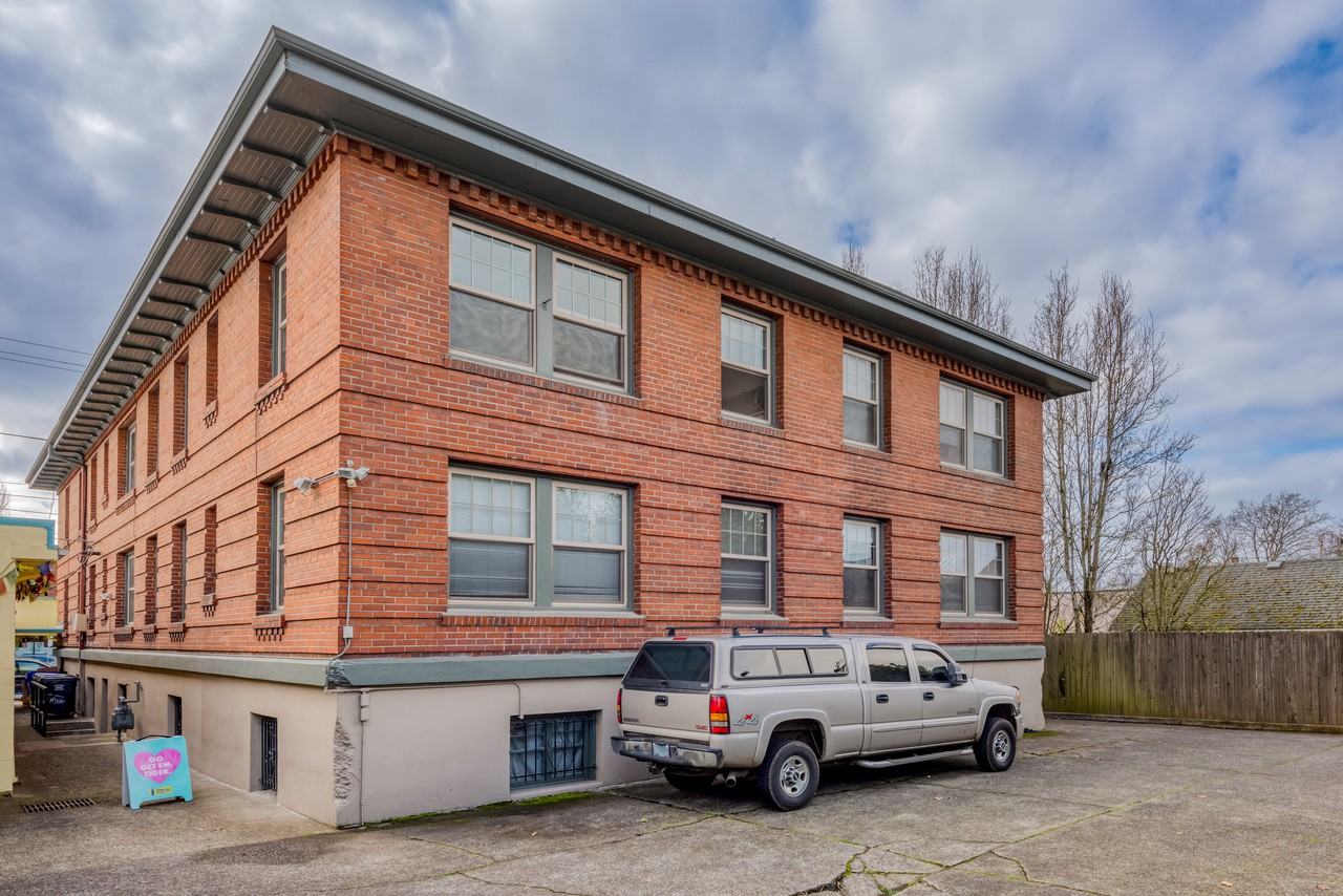 Burlingame Apartments - Photo 3 of 12