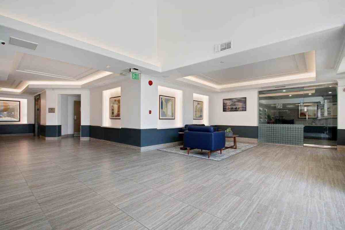 8665 Burton Way - Photo 4 of 28