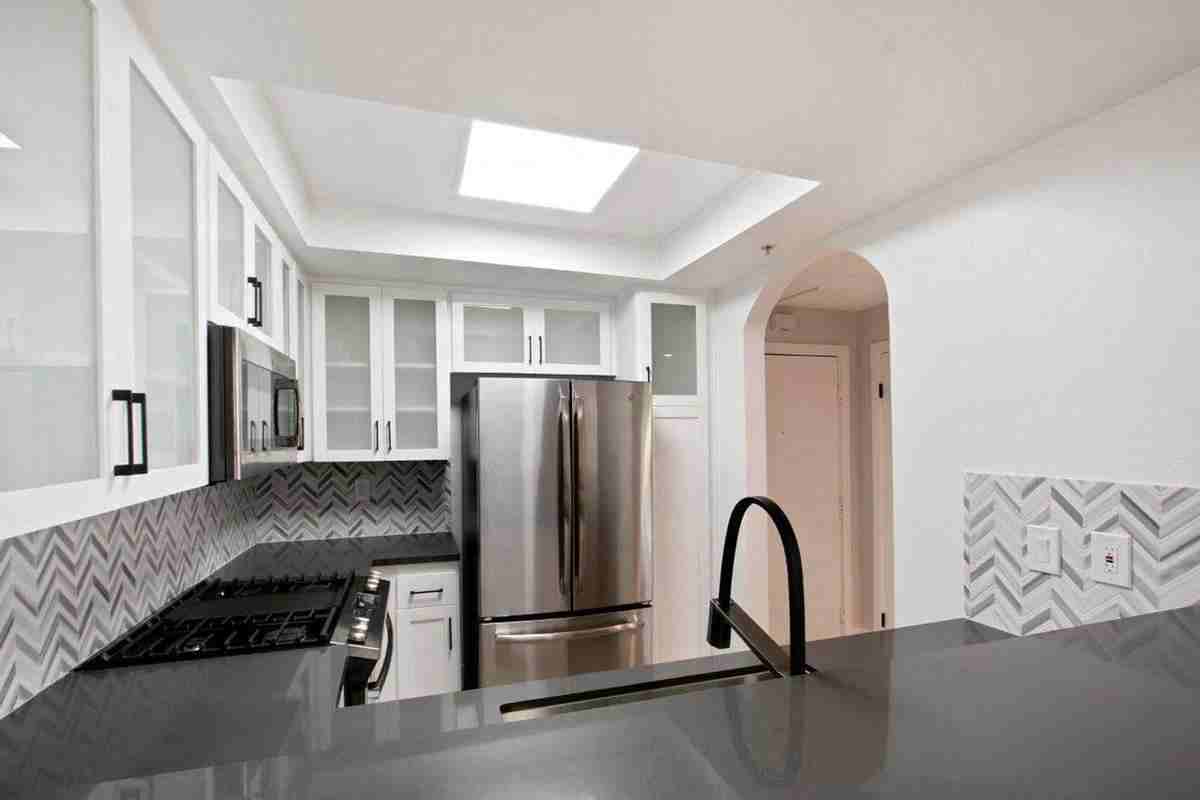 8665 Burton Way - Photo 5 of 28