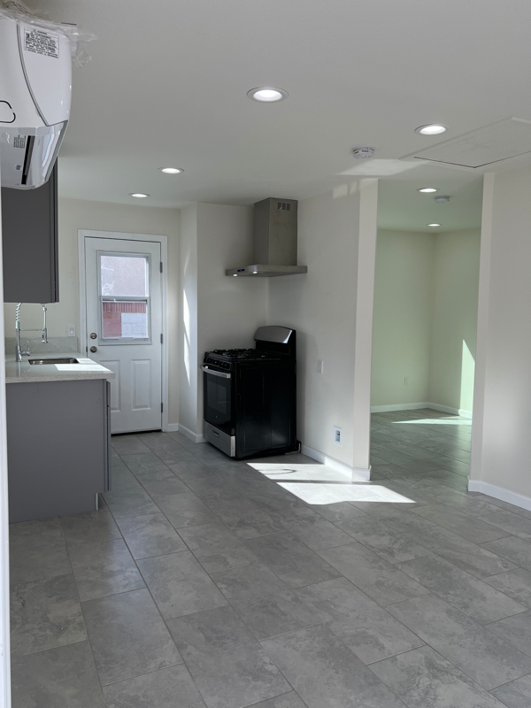 2038 S Sycamore St #2 - Photo 2 of 10