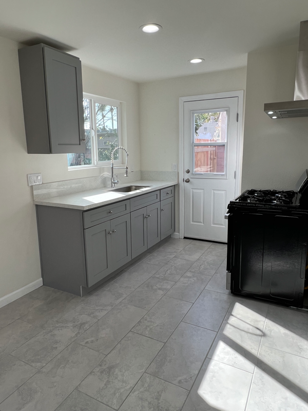 2038 S Sycamore St #2 - Photo 3 of 10