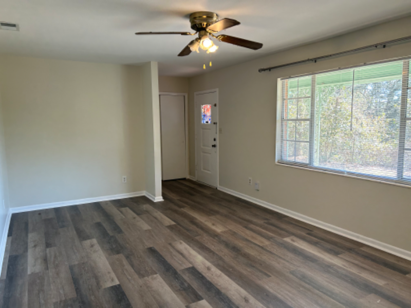 550 E Bradford Rd - Photo 3 of 12